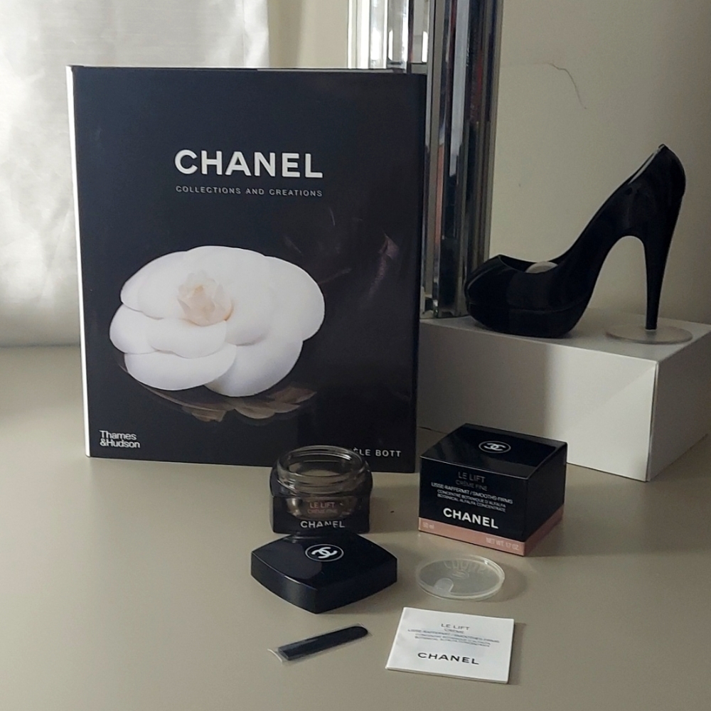 COPY - Chanel Le Lift glass jar. EMPTY. OPEN TO OFFERS, REASONABLE.
